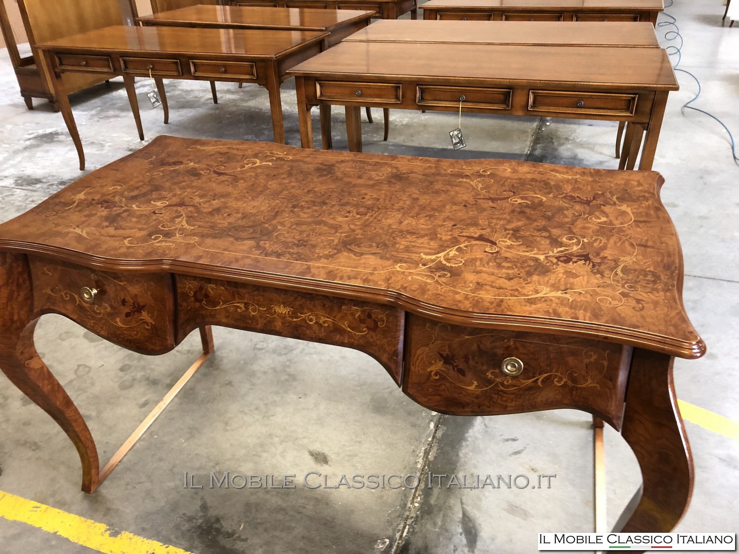 scrivania elegante classica in legno massello artigianale